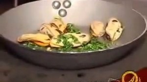 Горячая закуска "Гигантские мидии по-тайски" рецепт от шеф-повара / Илья Лазерсон / тайская кухня