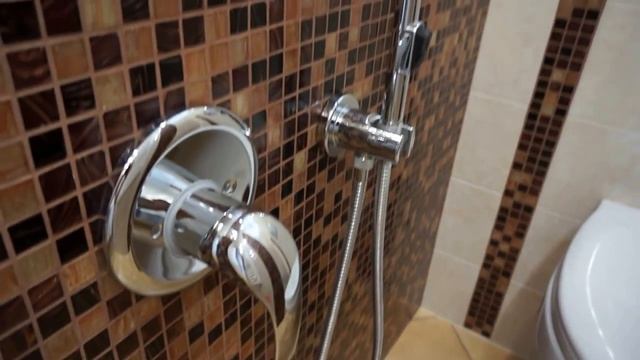 Элитный санузел / Душевая комната / Уникальная колонна из мозаики смотреть онлайн