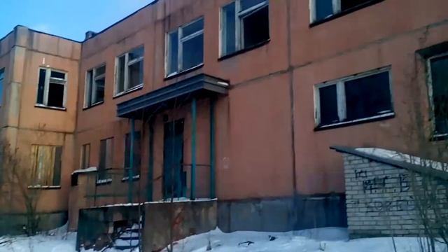 Как нужно очищать крыши домов от засорённости. смотреть онлайн