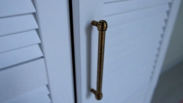 Шкаф белый жалюзи смотреть онлайн