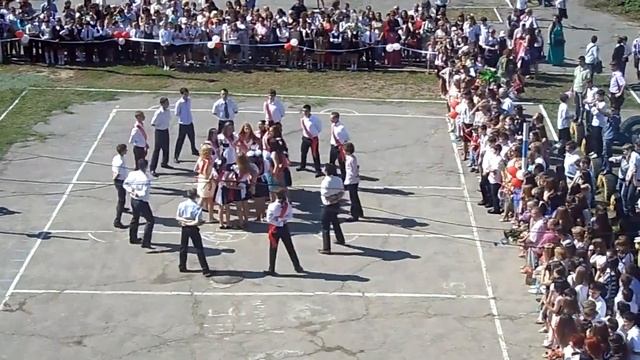 Вальс 11-В класс 2013 г. Измаил смотреть онлайн