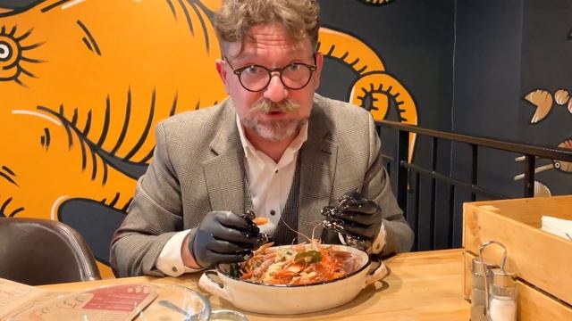 Раковарня в Москве / Как чистить и есть раков / Вкусный обзор смотреть онлайн