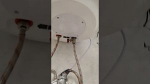 бьет током в ванной комнате причина?