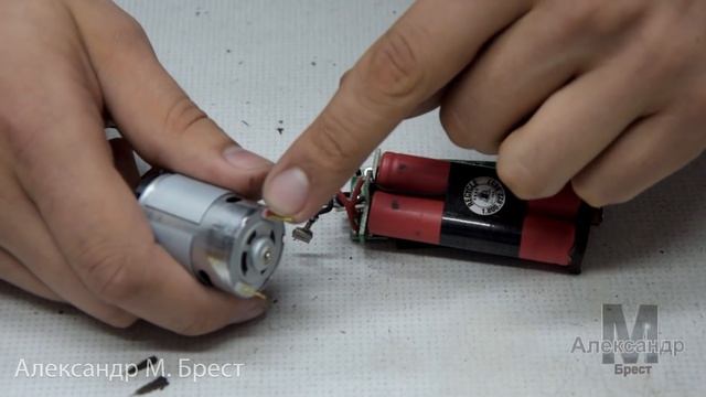 Как отремонтировать гравер Dremel Micro / Аккумуляторная бормашина / Сильная вибрация / Ремонт смотреть онлайн