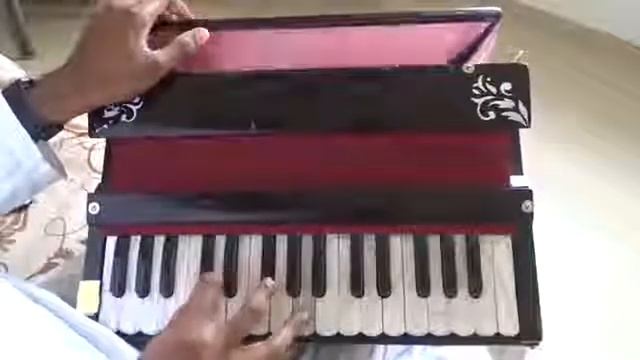 Харе Кришна маха мантра аккорды для физгармонии. Harmonium chords tutorial Hare Krishna melody смотреть онлайн