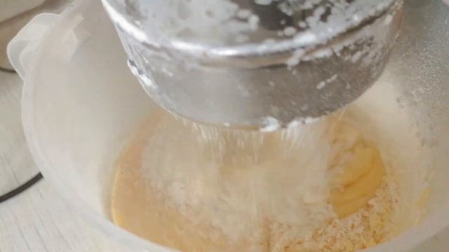 Рецепт пышного кекс на кефире / Нежно и вкусно / Папа На Кухне смотреть онлайн