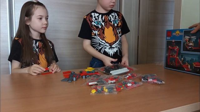 Конструктор Enlighten 3 в 1 "Fire rescue" 904 | Пожарная машина и пожарная станция смотреть онлайн