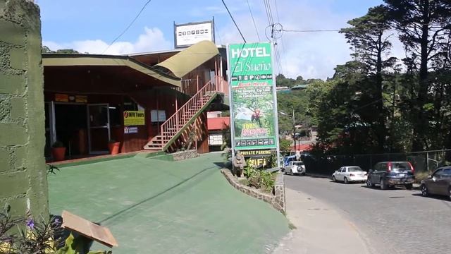 Walking around town of Monteverde (Santa Elena), Costa Rica смотреть онлайн