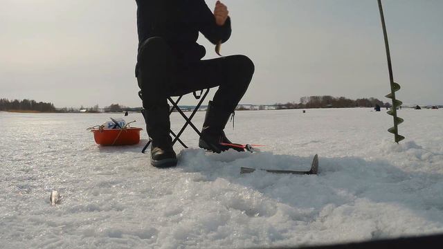 Два дня на рыбалке | Рыбалка на мормышку в марте смотреть онлайн