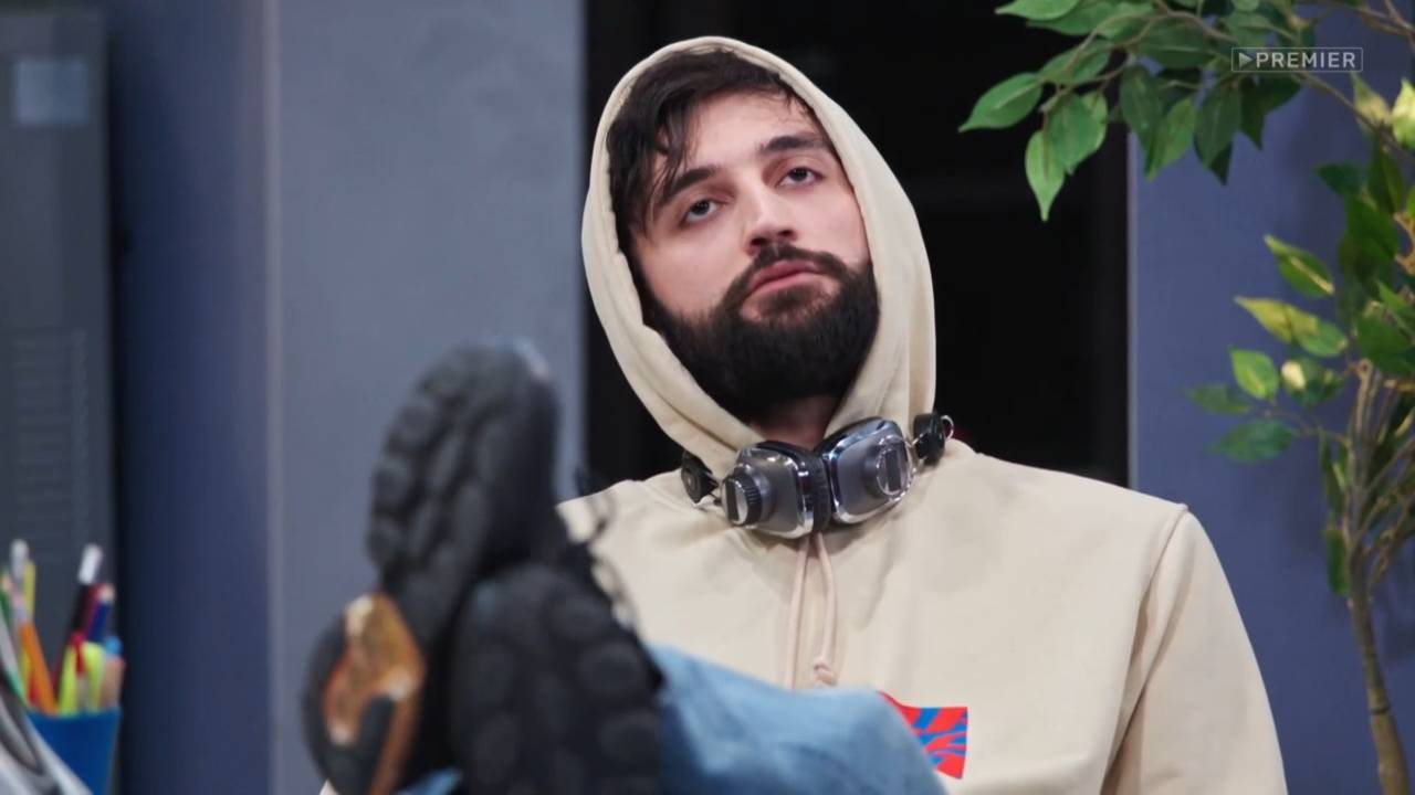 Однажды в России: Нам требуются охреневшие смотреть онлайн