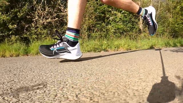 Nike Air Zoom Pegasus 38 Review: Still one of the best Nike all-rounder shoes? смотреть онлайн