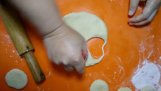 Пончики с творогом. смотреть онлайн