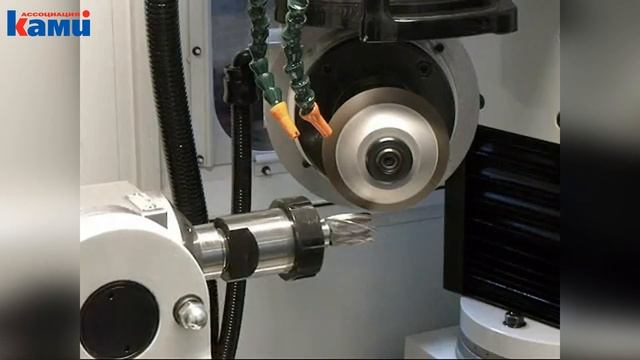 Процесс заточки и профилирования бланкетных ножей на универсальном станке с ЧПУ UTMA LC35E смотреть онлайн