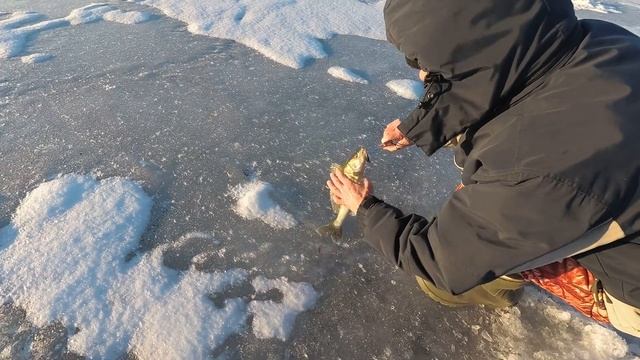Зимняя рыбалка на Каме. Татарстан, Троицкий урай. смотреть онлайн