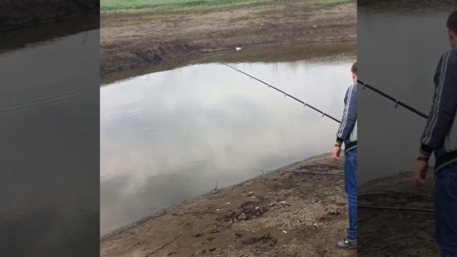 На рыбалке много рыбы))) смотреть онлайн