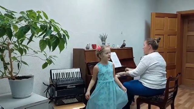 "Слон и скрипочка", слова В.Татаринова, музыка В.Кикта, вокал- Мария Басница,5лет, г.Надым. смотреть онлайн