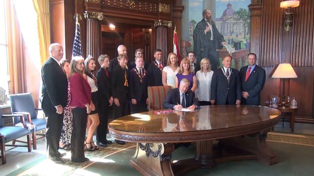 Missouri Governor Mike Parson signs DeMolay Bill into Law смотреть онлайн