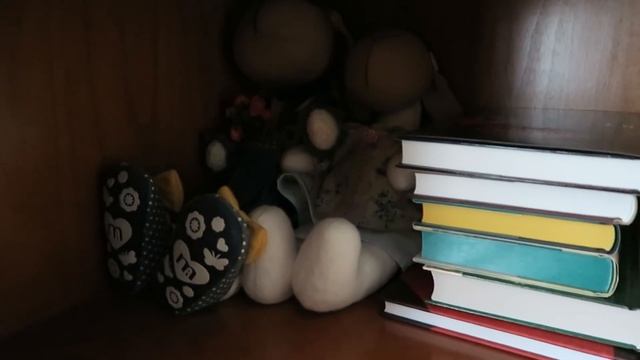 ТУР ПО КНИЖНЫМ ПОЛКАМ: Гарри Поттер, книги с автографами смотреть онлайн
