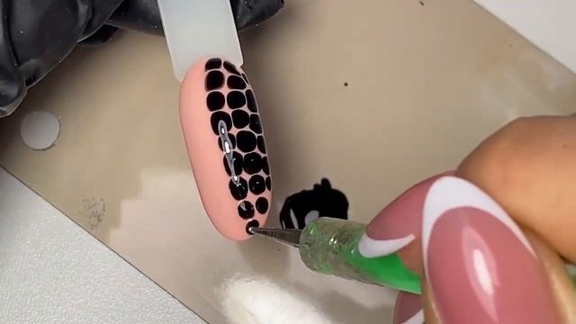 Популярный дизайн! Как сделать легкий дизайн? Растекающиеся точки! Топовый Гель Лак! смотреть онлайн