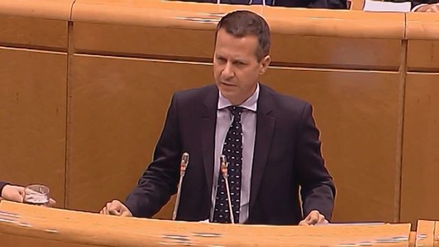 Los partidos políticos reaccionan a la suspensión de Raul Romeva смотреть онлайн