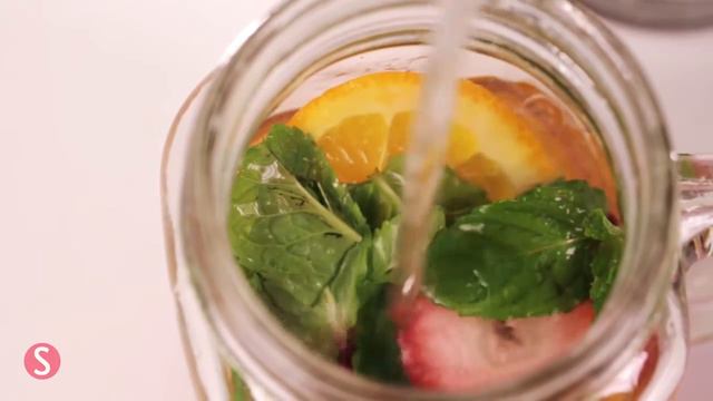 DIY Fruit Infused Water - Mint, Orange and Strawberry | Shape смотреть онлайн