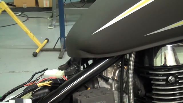 Suzuki Savage (S40) Gas Tank смотреть онлайн