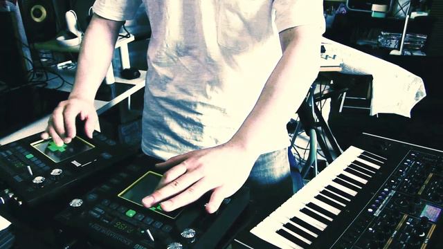 Kaossilator Play Live Phrygian ノンストップ 演奏 シンセリード弾き倒し デジロック смотреть онлайн