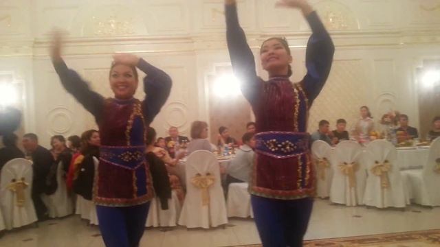 Казашки зажигают узбекскую андижанскую польку смотреть онлайн