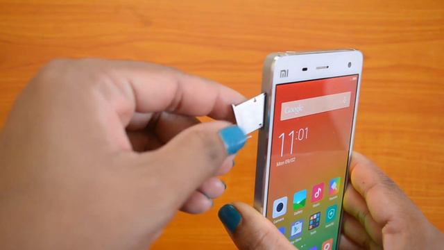 How to Insert SIM card into Xiaomi Mi4 смотреть онлайн