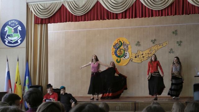 Лицейская весна. Цыгане. В концовке будущая звезда:DD смотреть всем до конца!!! смотреть онлайн