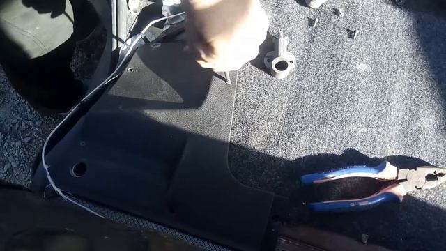 Снятие и замена замков спики заднего сиденья на ВАЗ 2114 смотреть онлайн