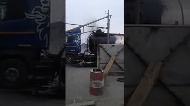 Будьте осторожны при заливе битума в цестерны в которых были другие смеси и вода смотреть онлайн