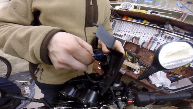 Yamaha YBR125 - #10 Прикуриватель; Yamaha YBR125 - #10 Cigarette lighter; смотреть онлайн