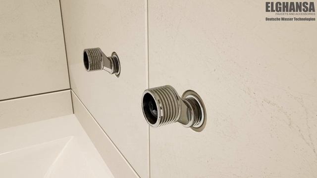 Однорычажный смеситель для ванной ELGHANSA арт.5302235 с поворотным изливом и душевым набором, хром смотреть онлайн