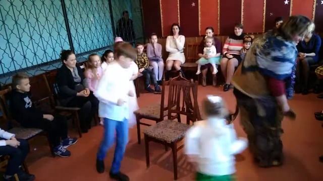Игра "бег вокруг стульев" смотреть онлайн