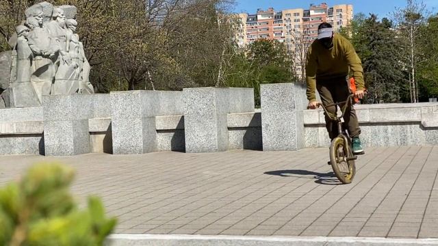BidloBikes #17 ЗАКРЫЛ СКЕЙТ ПАРК НЕ ТРЮКОМ. ОБЗОР БЫДЛО ИСКУССТВА смотреть онлайн