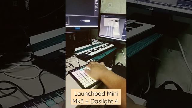 Triggering Lighting Software With Midi controller (Daslight 4+ Launchpad Mini Mk3) смотреть онлайн