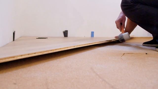 КАК КЛАСТЬ ПАРКЕТНУЮ ДОСКУ? Паркетная доска видео. Паркетная доска - укладка своими руками. Ремонт смотреть онлайн