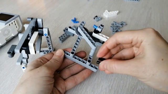 Lego EV3 ходящий робот, сборка смотреть онлайн