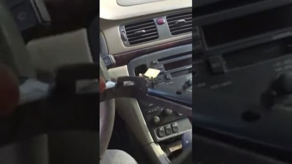 Volvo S80 2001 center console