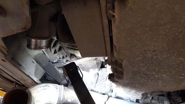 Крепление патрубка турбины Volvo XC60/XC70