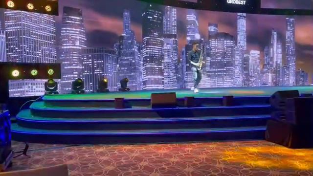 dance monkey saxophone phuc sax смотреть онлайн