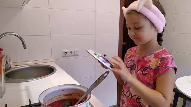 Яся шумит и мешает маме спать. Правила поведения для детей смотреть онлайн