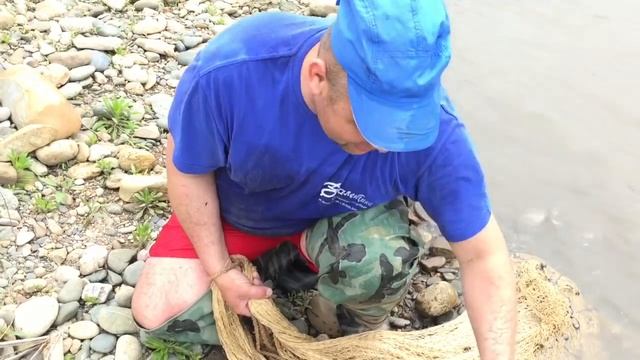 Рыбалка кастинговой сетью.Супер улов ч.1