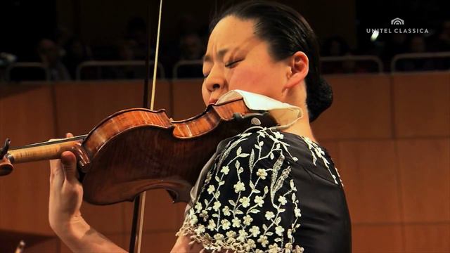 Midori Performs Brahms Violin Concerto