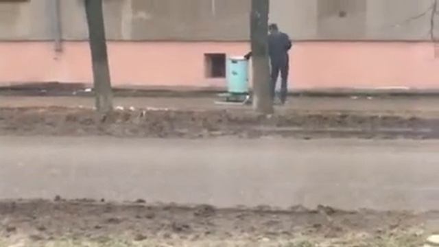 Стою на асфальте я в лыжи обутый, толи лыжи не едут, то ли я смотреть онлайн
