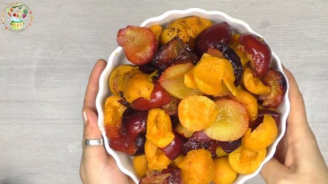 Насыпной пирог с абрикосами и сливами смотреть онлайн