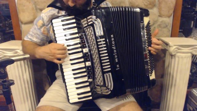 4846 - Black La Melodiosa Piano Accordion LMMH 41 120 $2999 смотреть онлайн