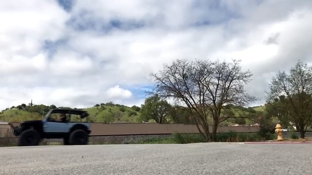 Jumping my Suzuki Samurai смотреть онлайн