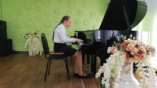 Лебедева Вероника ДШИ "Лира" г. Пензы Н. Иванов Радкевич Полифоническая пьеса смотреть онлайн